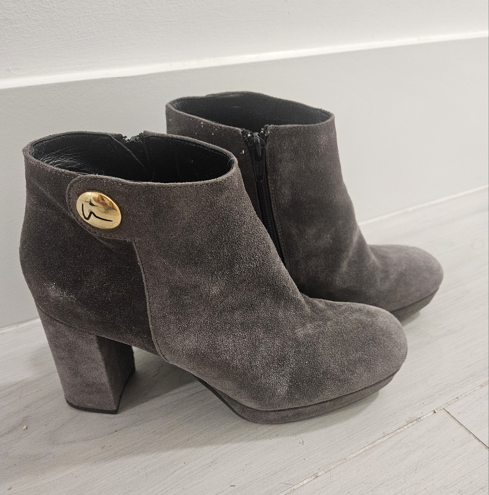 Jennifer Tattanelli gray suede ankle boots